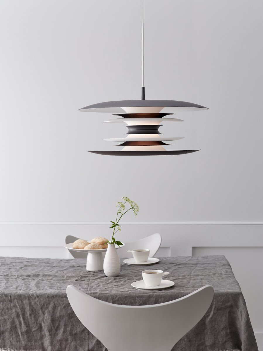 Diablo Ø50 Oksidgrå Taklampe Fra Belid - Diablo-pendelen er en del av den eksklusive Diablo-familien, designet av Joakim Fihn, og er ogs&aring; tilgjengelig som gulv-, bord- og vegglampe.