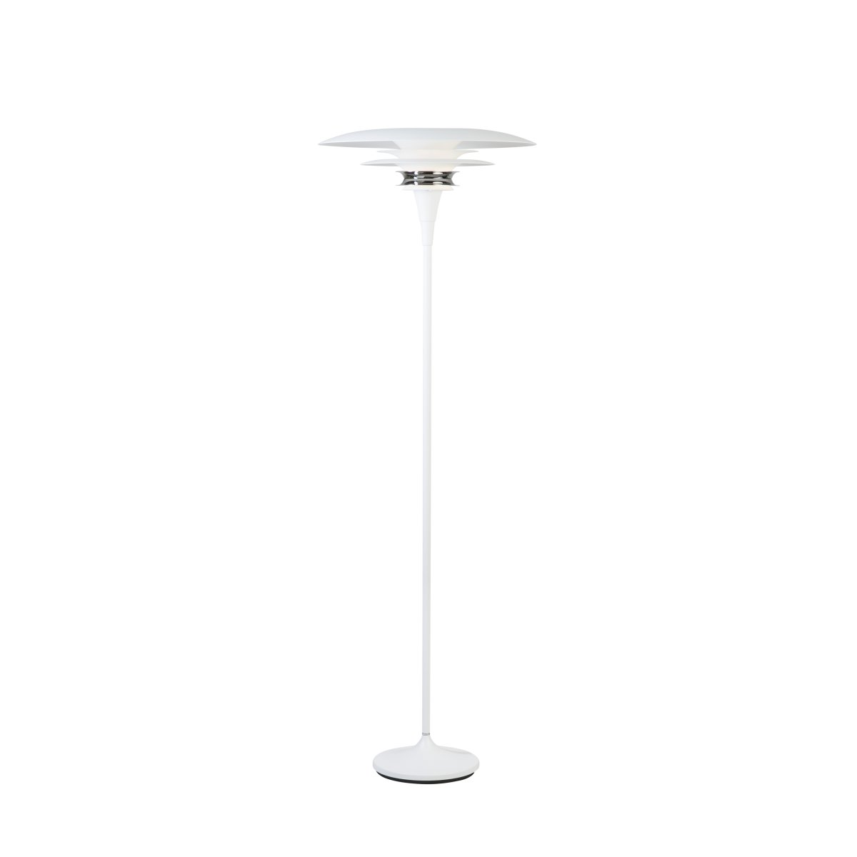 Diablo Ø50 Hvit/krom gulvlampe Fra Belid - Lampen er tilgjengelig i flere fargekombinasjoner, spesielt i en sl&aring;ende blanding av matt hvit og krom som gir et moderne og samtidig dramatisk uttrykk.