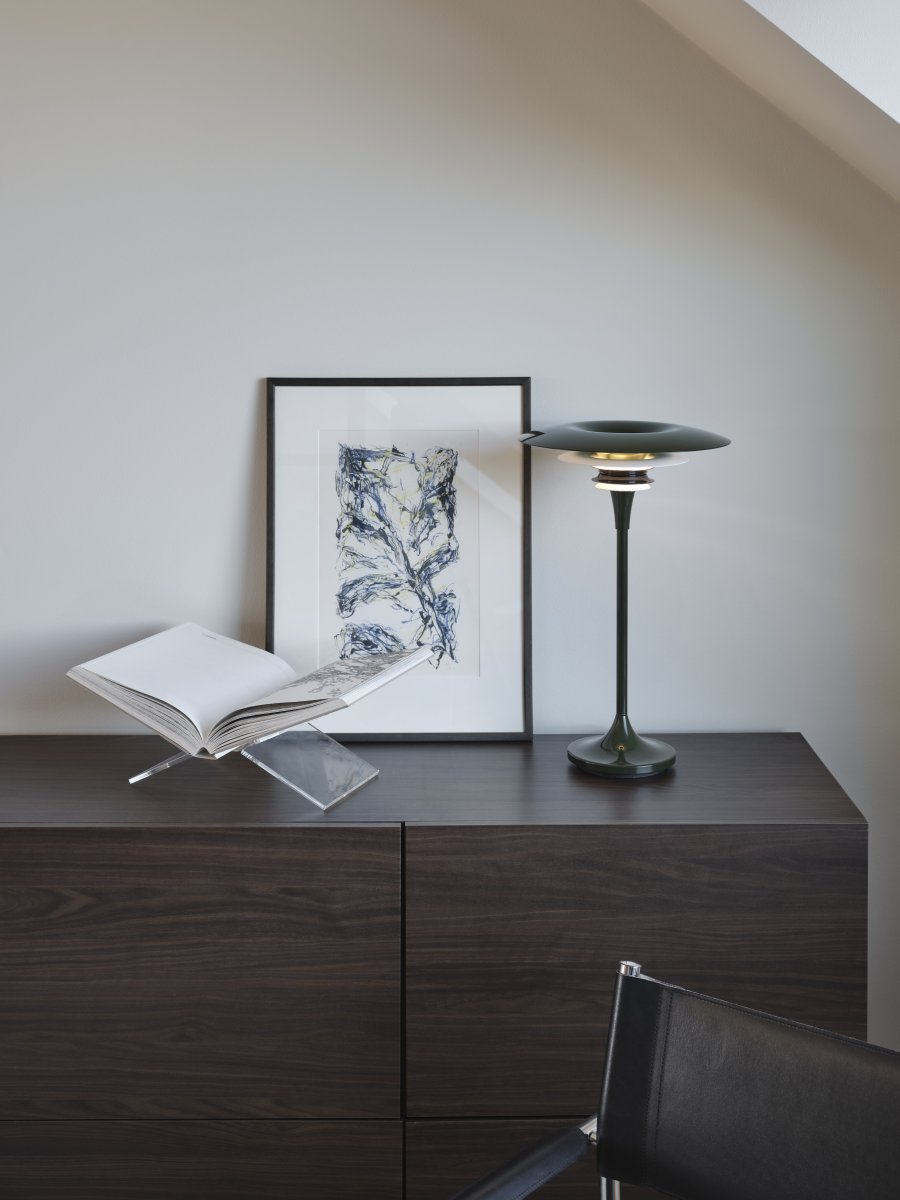 Diablo 48cm Grønn/hvit bordlampe Fra Belid - Lampen er tilgjengelig i forskjellige farger, som sammen med den unike designen gj&oslash;r den til en unik detalj i interi&oslash;ret.