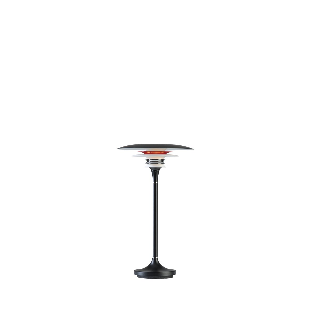 Diablo 35cm Matt svart/rød bordlampe Fra Belid - Lampen er tilgjengelig i forskjellige farger, som sammen med den unike designen gj&oslash;r den til en unik detalj i interi&oslash;ret.