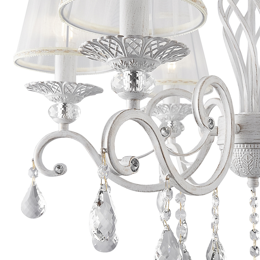 Grace Ø65 Hvit Taklampe Fra Maytoni - Grace er en klassisk metalllysekrone med en vakker antikk hvit finish.