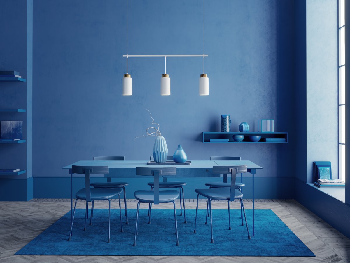 Edge 100cm Hvit Taklampe Fra Herstal - Den har en horisontal stang med tre lampeskjermer i metall, som gir et moderne og stilig utseende.