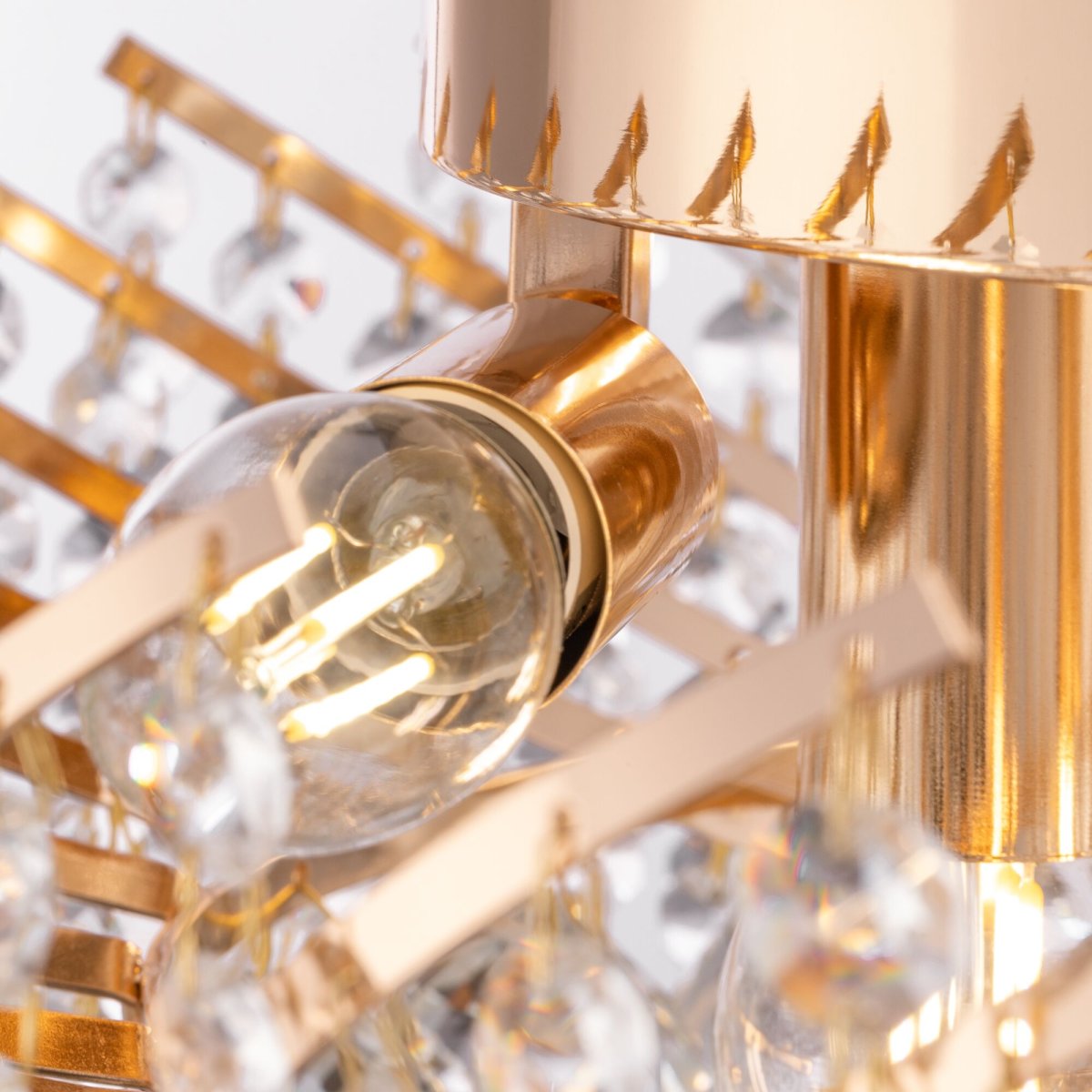 Karolina Ø40 Gull krystall Fra Maytoni - Karolina er et praktfullt krystalltak som er det ultimate valget for deg som ønsker å gi hjemmet ditt en følelse av luksus og eleganse.