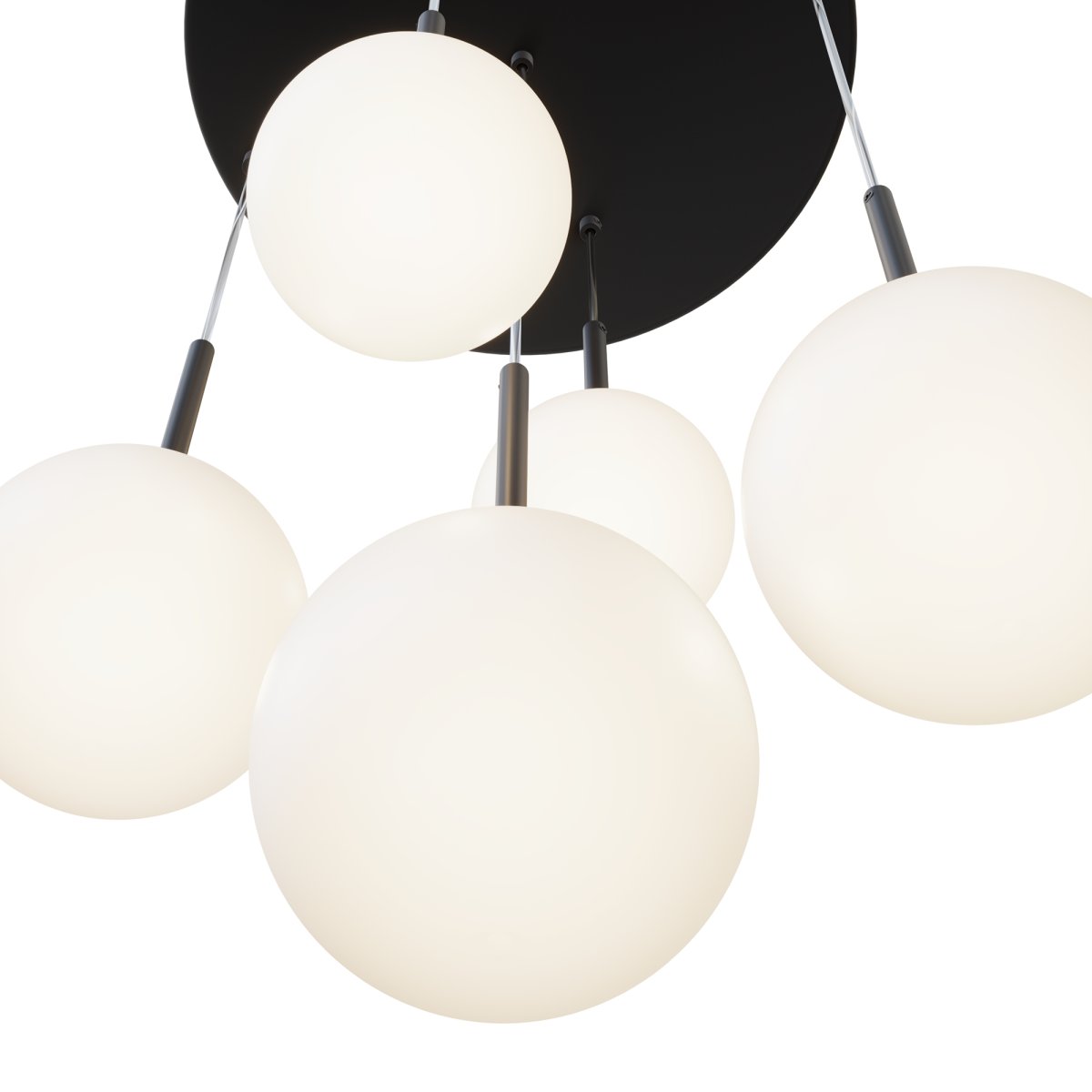 Basic form Ø45 Svart Taklampe Fra Maytoni - Denne moderne taklampen med sine fem sfæriske globuser av opalglass og sorte detaljer skaper et stilig og elegant inntrykk i ethvert rom.