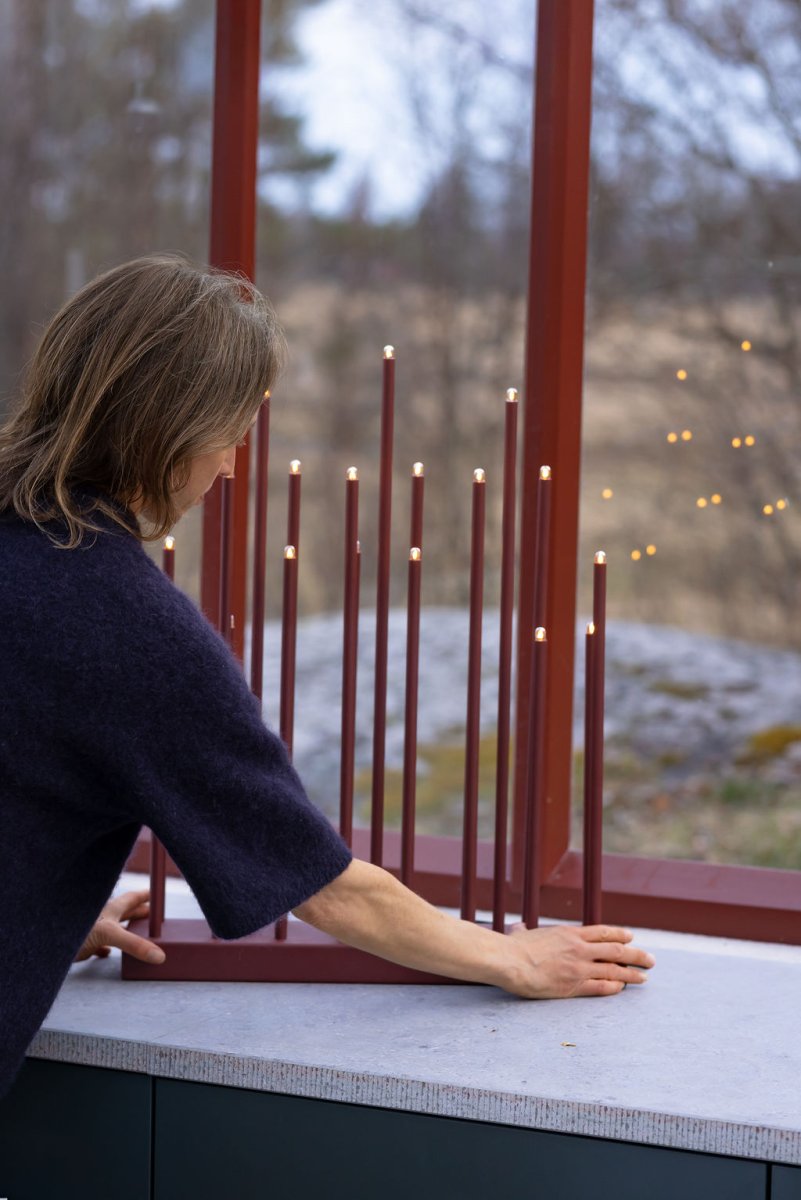 Elflugan Grande Oksidrød Fra SMAK Design - Proporsjoner og farger er beholdt, og en dimmer med innebygd transformator er lagt til.