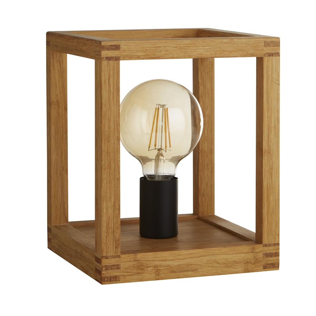 Square 25cm Tre bordlampe Fra Searchlight - Den passer like godt inn i moderne hjem som i mer tradisjonelle miljøer, og er raskt i ferd med å bli en favoritt takket være sin allsidighet og tidløse utseende.