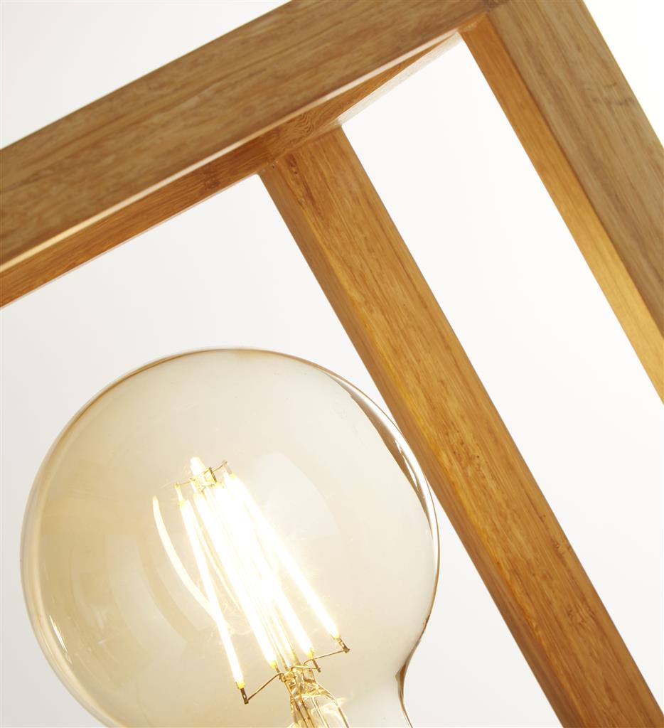 Square 25cm Tre bordlampe Fra Searchlight - Den passer like godt inn i moderne hjem som i mer tradisjonelle miljøer, og er raskt i ferd med å bli en favoritt takket være sin allsidighet og tidløse utseende.