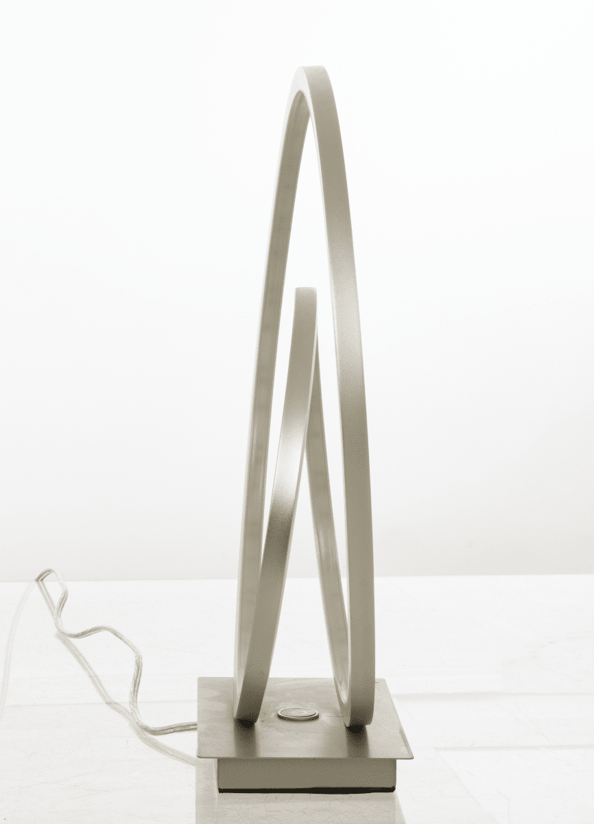 Loop 37cm Stål bordlampe Fra Aneta Lighting - Integrert 14W LED som kan dimmes med en 3-trinns dimmer p&aring; lampefoten.