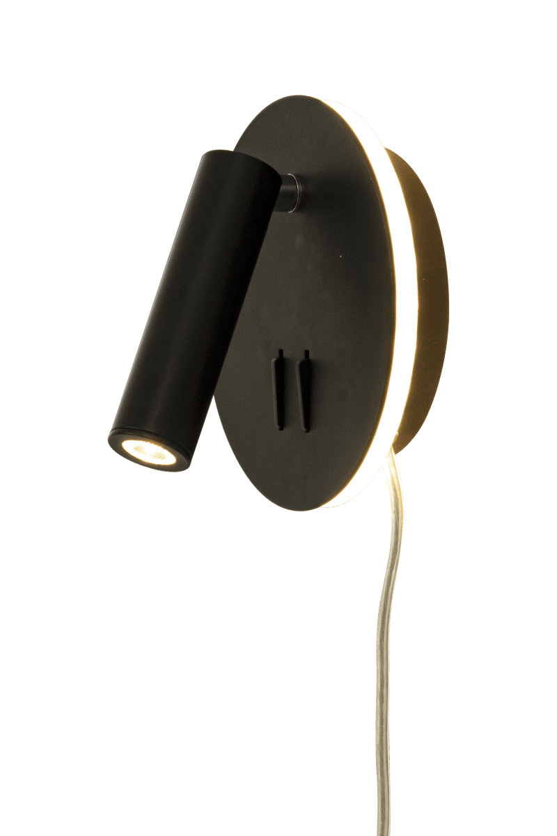 Ace Svart leselampe Fra Aneta Lighting - Lysene er sl&aring;tt p&aring;; og av med en effektbryter p&aring; lampen, hver med sin effektbryter.