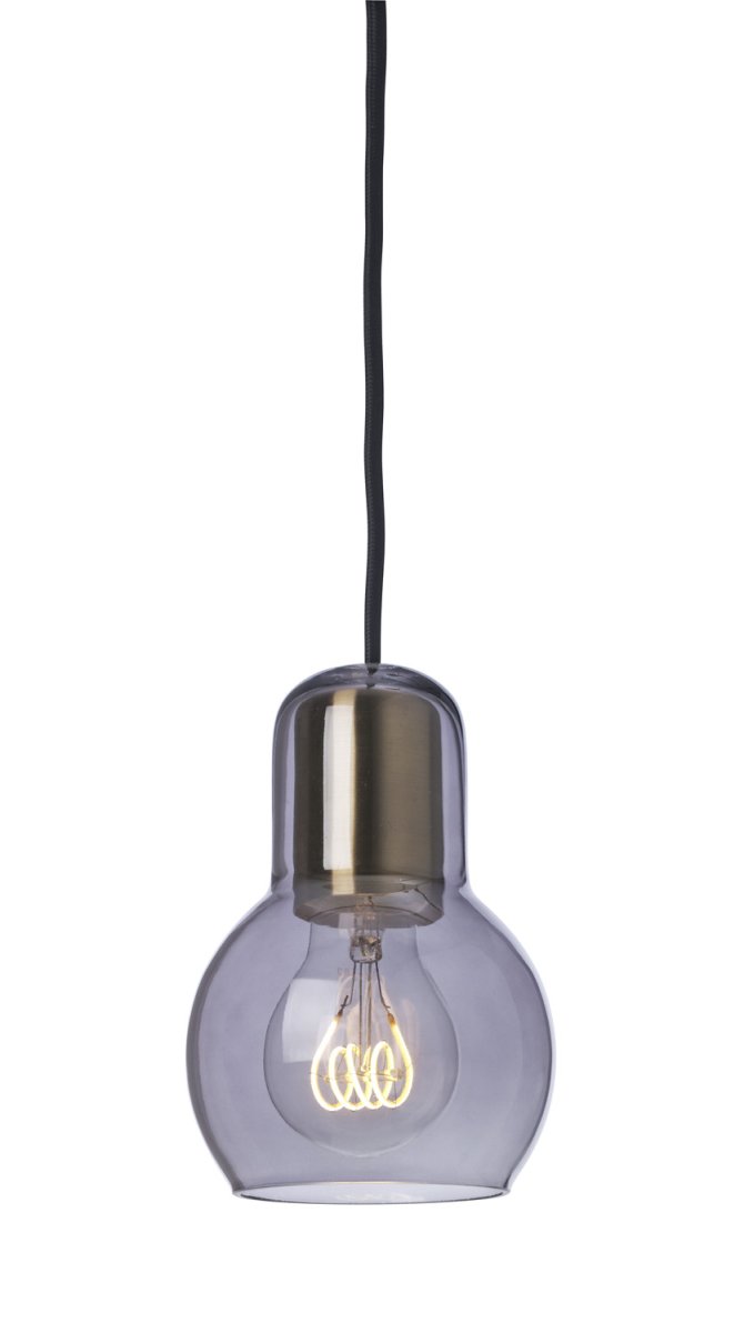 Living Røyk vinduslampe Fra Lampan - Living gir både karakter og funksjon til hjemmet ditt, og med en dekorativ lyskilde blir det en stilig detalj i interiøret ditt.