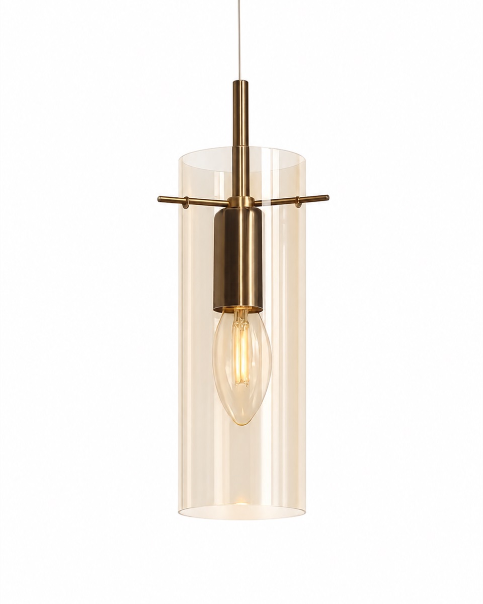 Cilinda Ø7 Messing/rav vinduslampe Fra Nordic Lighting - Det ravfargede glasset skaper en fin lysspredning, og i kombinasjon med de antikke messingdetaljene blir den en stilig interi&oslash;rdetalj.