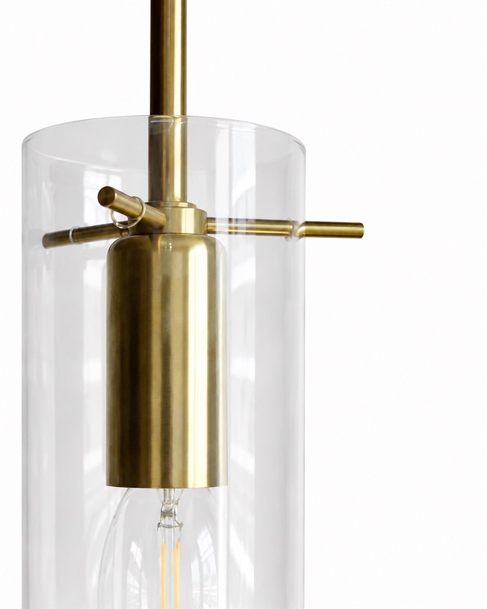 Cilinda Ø7 Messing/gjennomsiktig vinduslampe Fra Nordic Lighting - Cilinda er en tidl&oslash;s vinduslampe med elegant design.