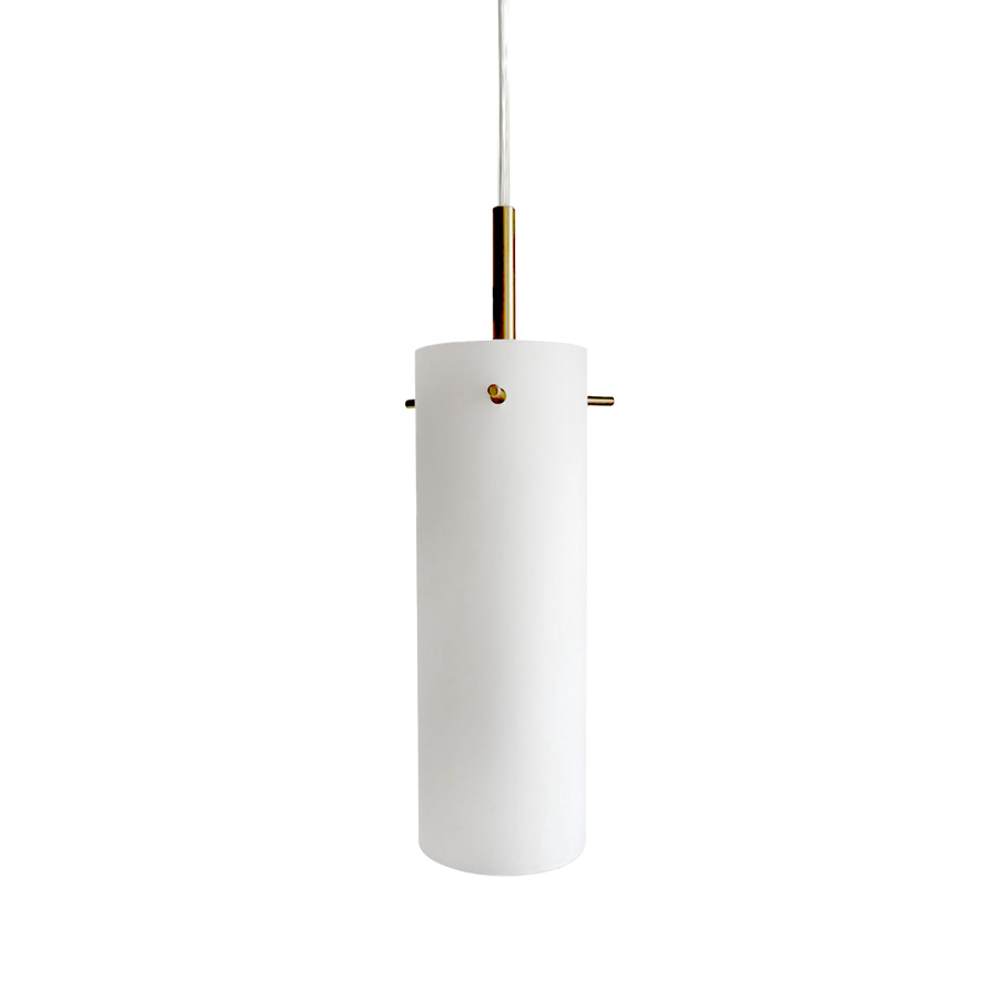 Zoom bilde av Tubo Ø7 Børstet messing vinduslampe Fra Lampan - Tubo ser vakker ut som en enkelt lampe i et vindu eller hj&oslash;rne, og i grupper henger flere lamper sammen i en klynge.