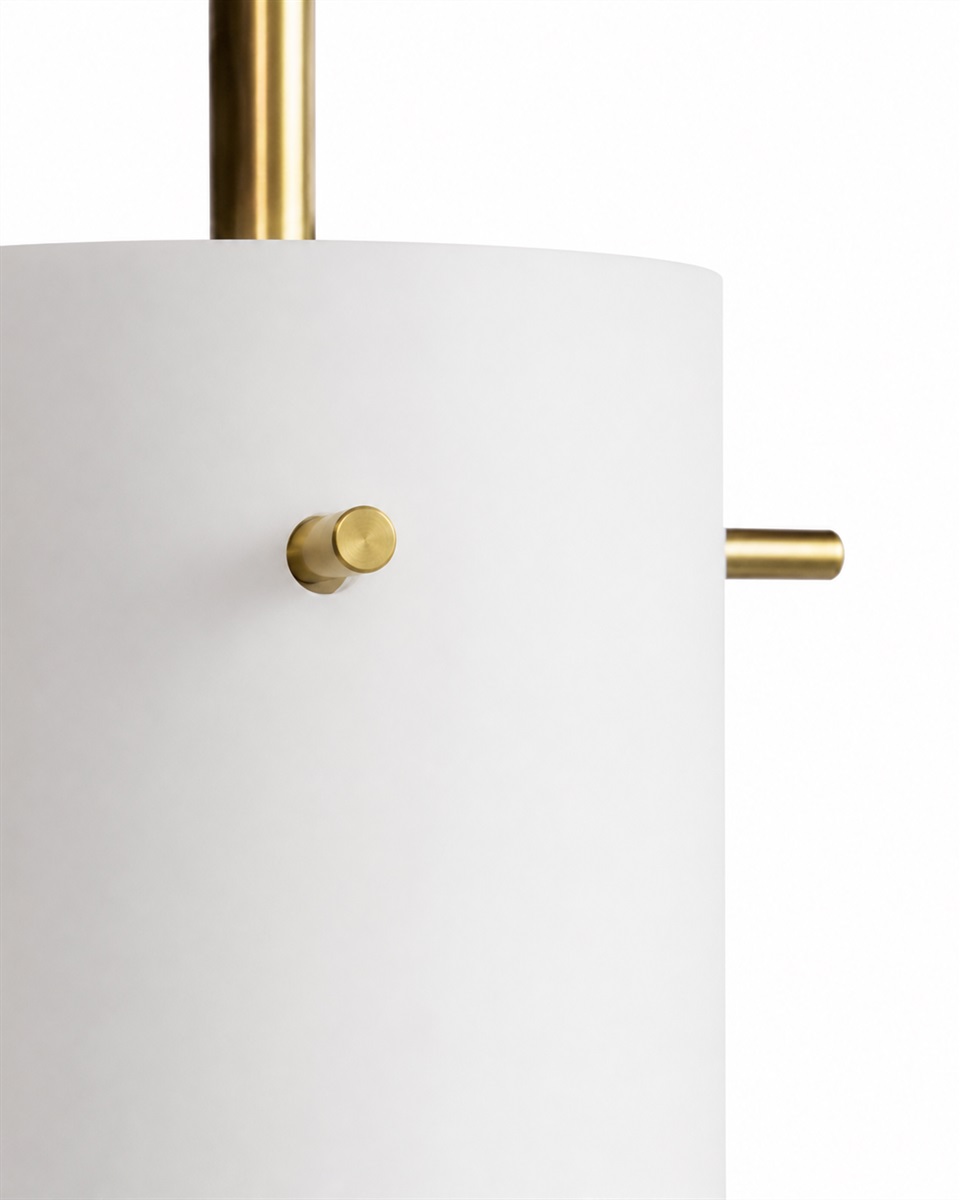 Cilinda Ø7 Messing/hvit vinduslampe Fra Nordic Lighting - Cilinda er en tidl&oslash;s vinduslampe med elegant design.
