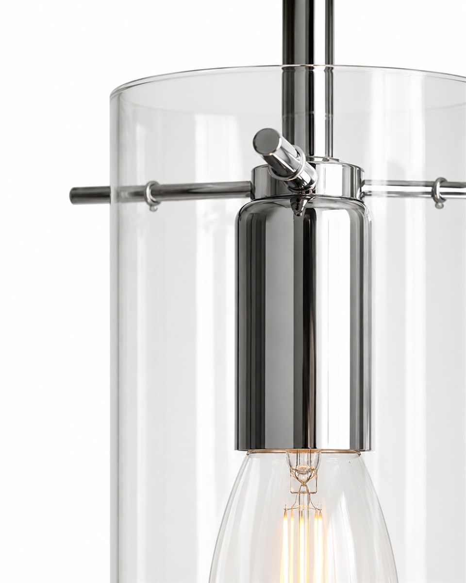 Cilinda Ø7 Krom/gjennomsiktig vinduslampe Fra Nordic Lighting - Det klare glasset skaper en fin lysspredning, og i kombinasjon med metallet i kromfinish blir det en stilig interi&oslash;rdetalj.