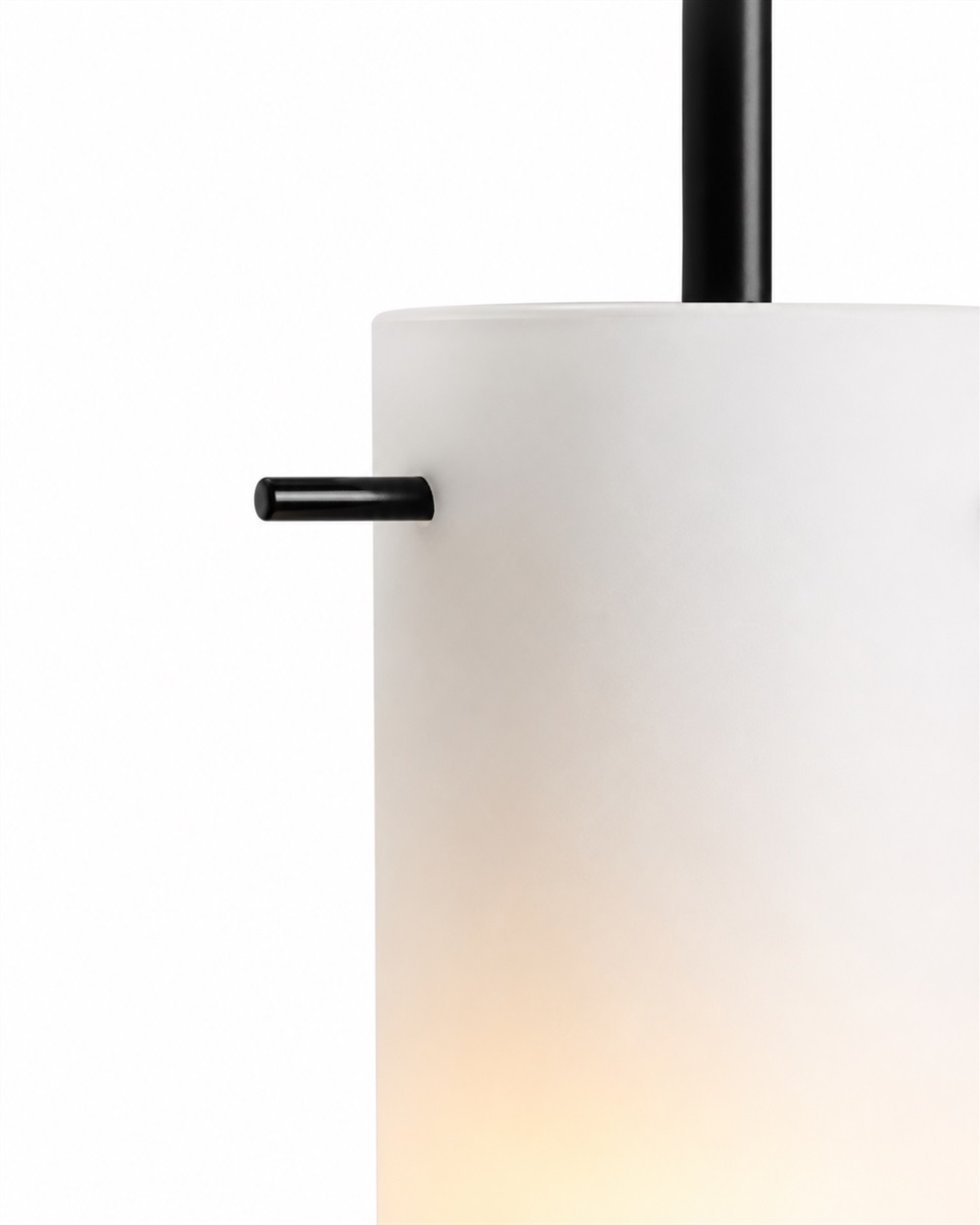 Cilinda Ø7 Svart og hvitt vinduslampe Fra Nordic Lighting - Cilinda er en tidløs vinduslampe med stilig design.