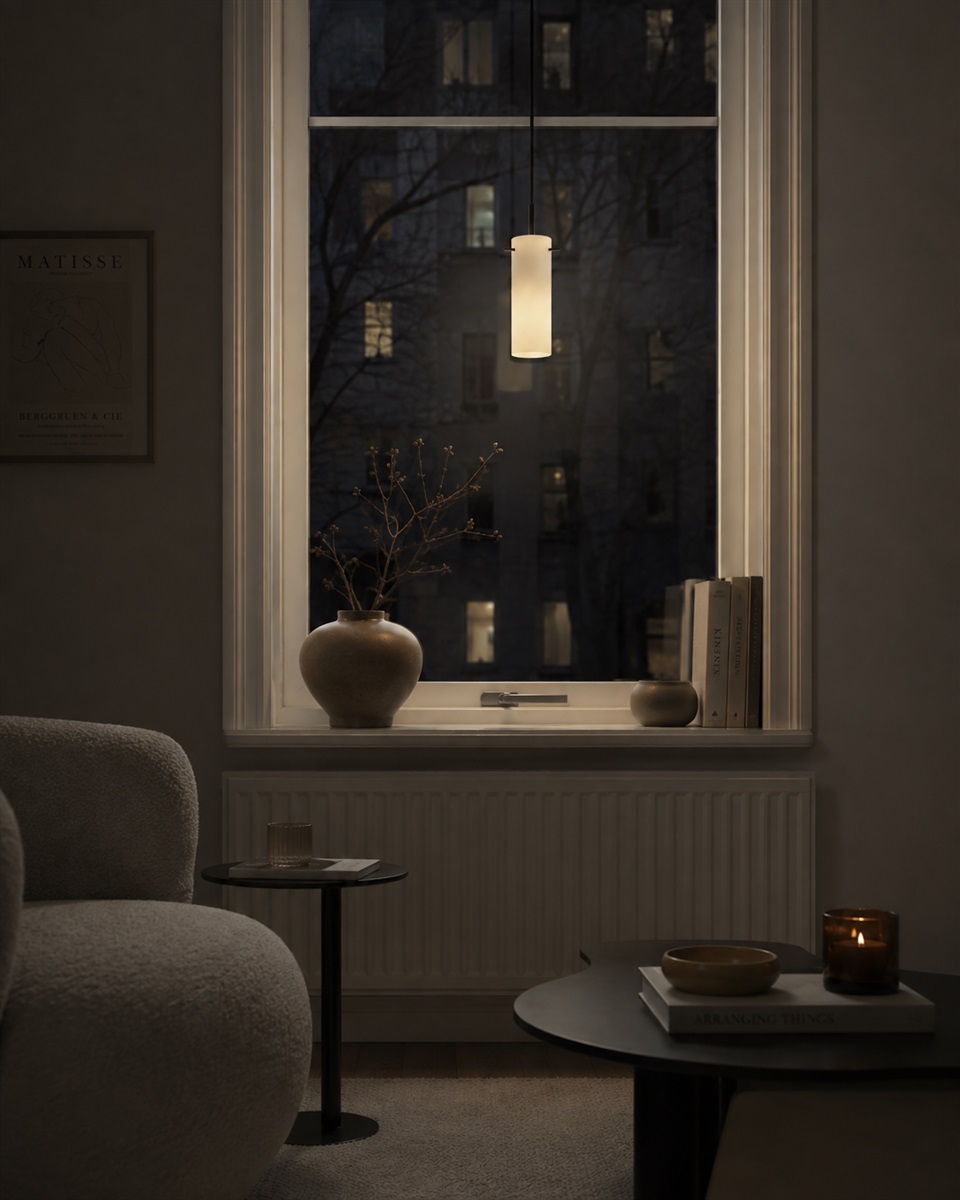 Cilinda Ø7 Svart og hvitt vinduslampe Fra Nordic Lighting - Cilinda er en tidløs vinduslampe med stilig design.