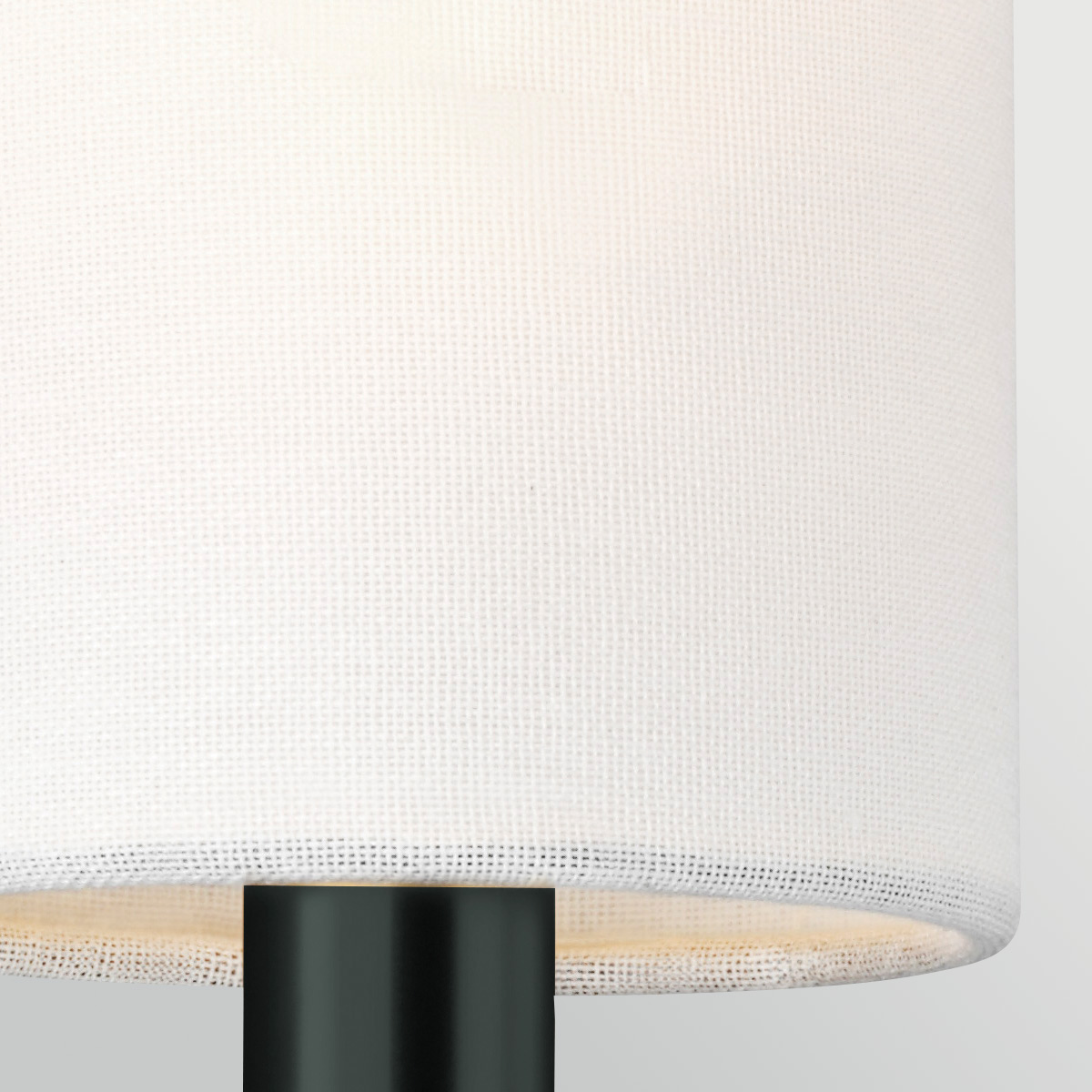 Brianna 36cm Svart vegglampe Fra Elstead Lighting - Lampen er laget av svart metall og har mykt buede armer som skaper en fin kontrast mot den rette veggplaten.