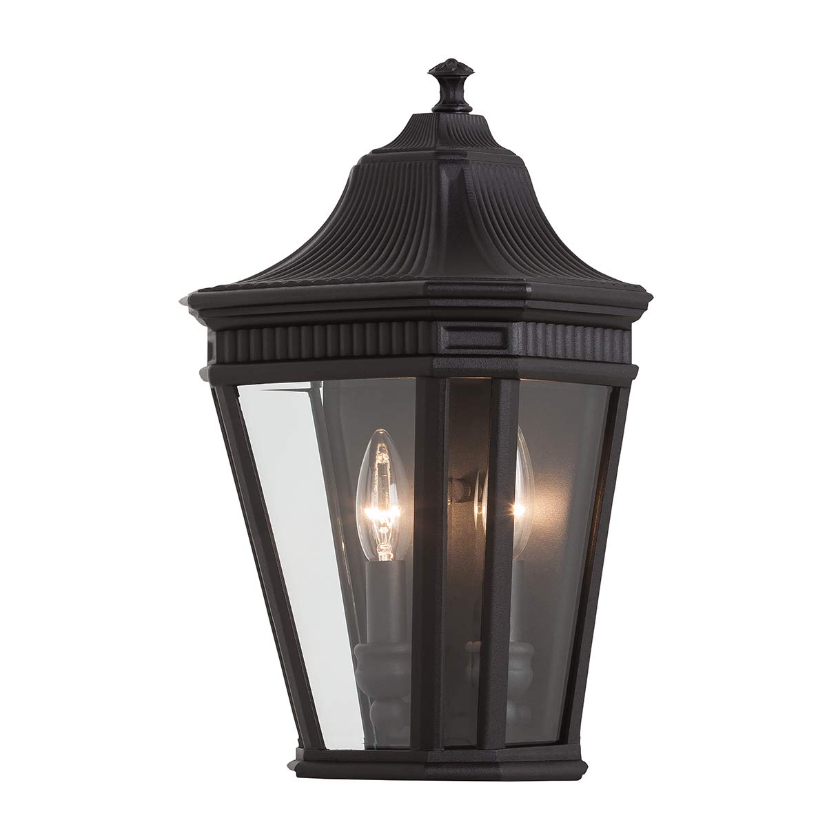 Cotswold Lane Svart utendørslampe Fra Elstead Lighting - Cotswold-vegglampen har en klassisk design som minner om antikke gasslanterner, med detaljer som ligner arkitektoniske lister øverst.