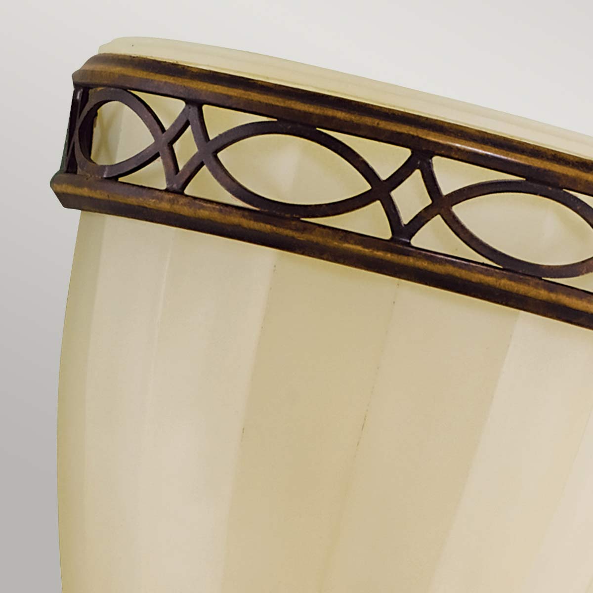 Drawing Room 32cm Bronse vegglampe Fra Elstead Lighting - Ljusk&auml;llan omfamnas av det dekorativa glaset som bidrar med en fin och harmonisk ljusspridning i rummet.
