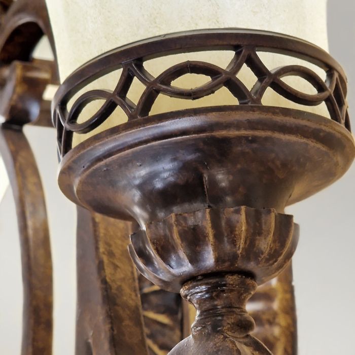 Drawing Room 46cm Bronse vegglampe Fra Elstead Lighting - Ljusk&auml;llorna p&aring; vardera arm omfamnas av varsin dekorativ glassk&auml;rm som bidrar med en fin och harmonisk ljusspridning i rummet.