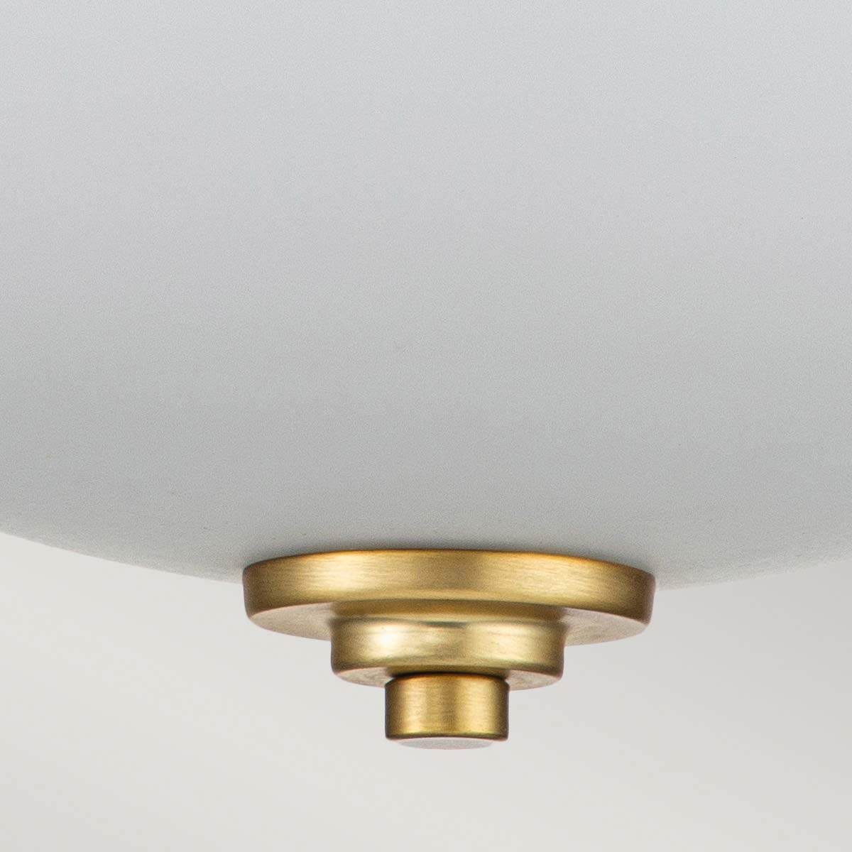 Malibu Ø34 Børstet messing baderomslampe Fra Elstead Lighting - Malibu plafond i børstet messing er en elegant og allsidig taklampe som passer både klassisk og moderne interiør.
