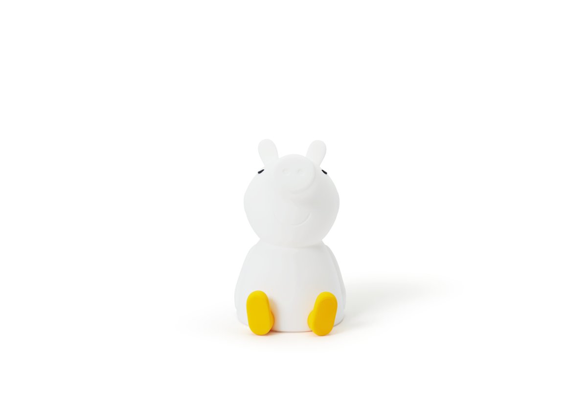 Peppa Pig First Light Hvit barnelampe Fra Mr Maria - Peppa Pig-designet kommer fra eventyrverdenen om lille Greta Pig, en glad gris som liker &aring; kle seg ut, leke og spesielt hoppe i gj&oslash;rmepytter.