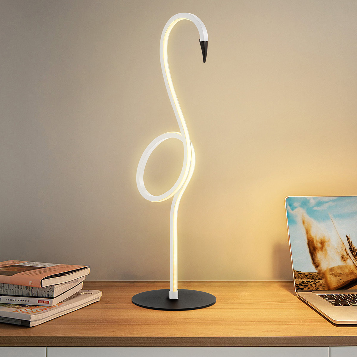 Flamingo 50cm Hvit bordlampe Fra Elstead Lighting - Flamingo &auml;r en konstn&auml;rlig och elegant bordslampa som kombinerar modern design med skulptural estetik.