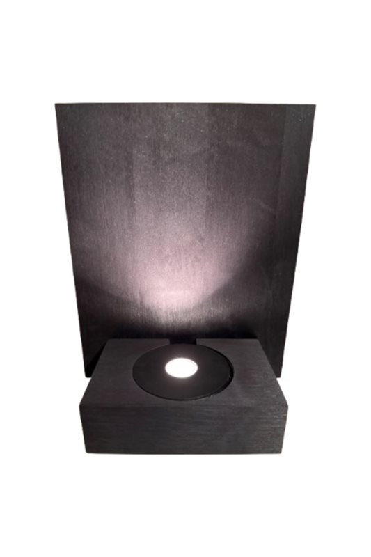Wallight LED 25cm Svart Fra Frilight - Den svarte finishen gir et stilig og moderne preg, mens den integrerte belysningen fremhever detaljene i kunstglasset ditt på en vakker måte.