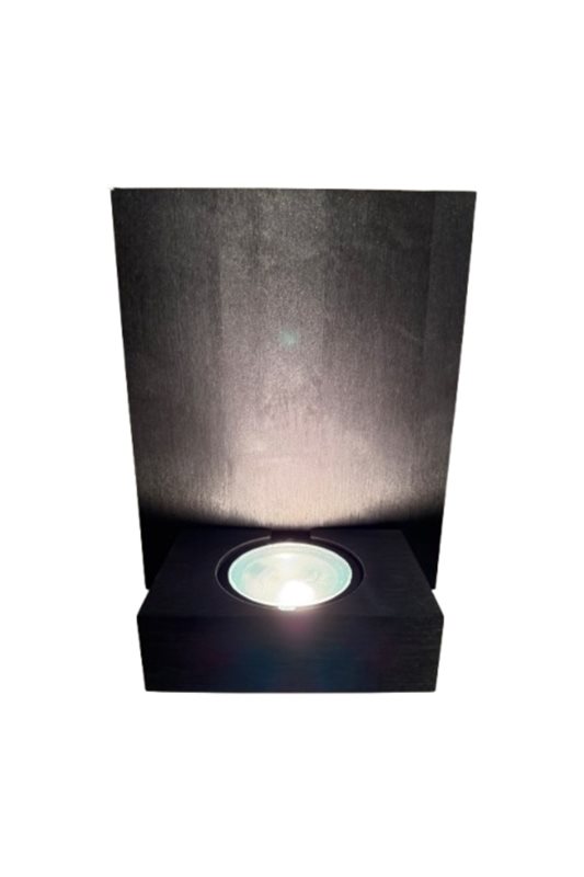 Wallight LED 28cm Svart Fra Frilight - Den svarte finishen gir et stilig og moderne preg, mens den integrerte belysningen fremhever detaljene i kunstglasset ditt på en vakker måte.