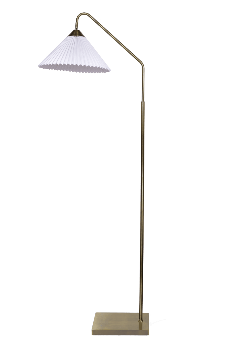 Nonna Antikk messing gulvlampe Fra Lampan - Nonna er en elegant gulvlampe i metall med en vakker antikk messingfinish som gir et varmt og tidl&oslash;st uttrykk.