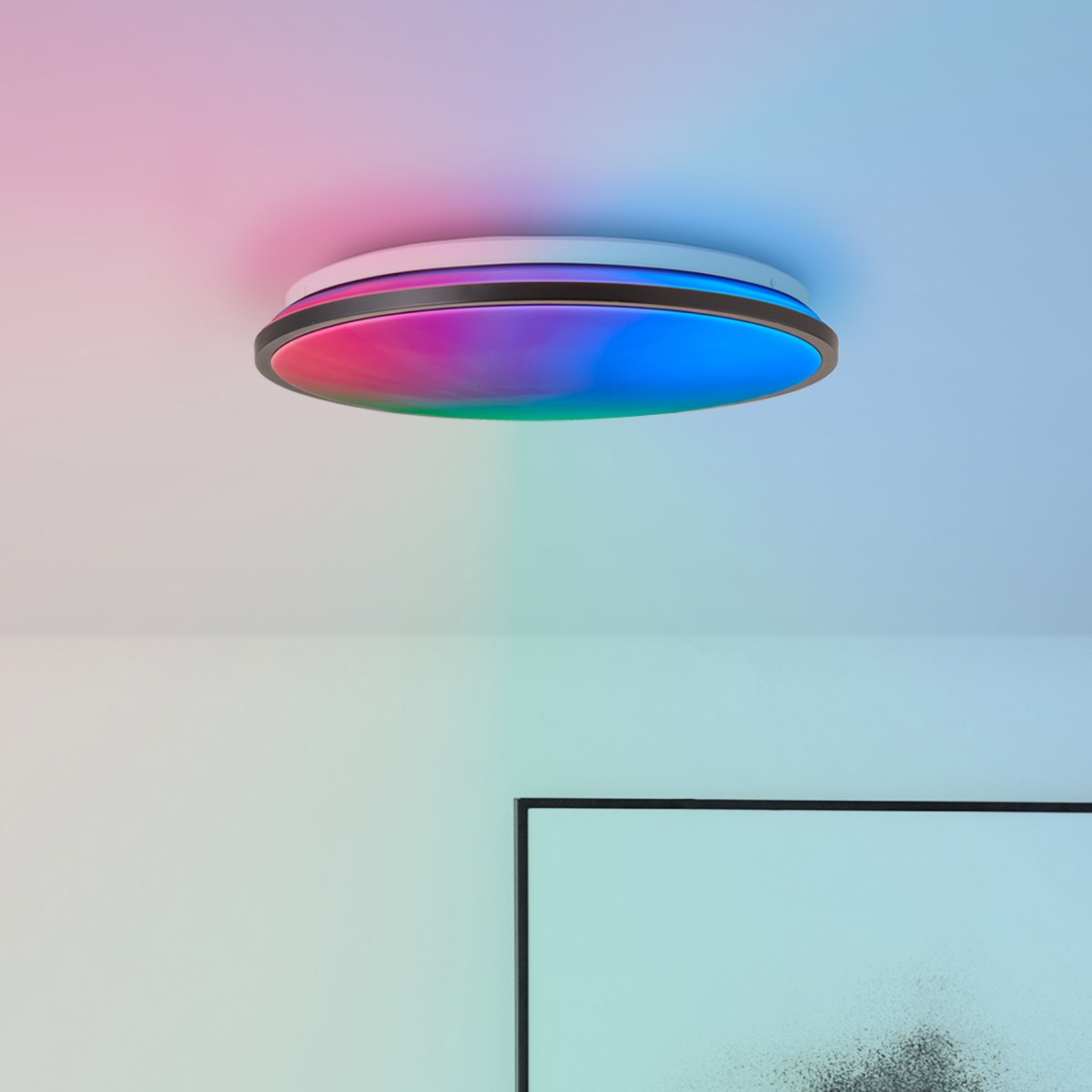 Heida Ø40 Svart plafond Fra Brilliant - Heida kan lyse i mange forskjellige farger med sin RGB-funksjon, og du kan ogs&aring; velge &aring; la flere farger lyse i kombinasjon med hverandre eller endres automatisk med fjernkontrollen.