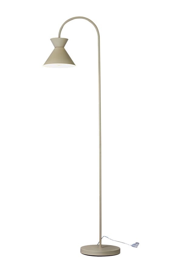 Coni Beige gulvlampe Fra Aneta Lighting - Den nydelige Coni gulvlampen i et moderne design harmonerer med både et klassisk og landlig interiør.