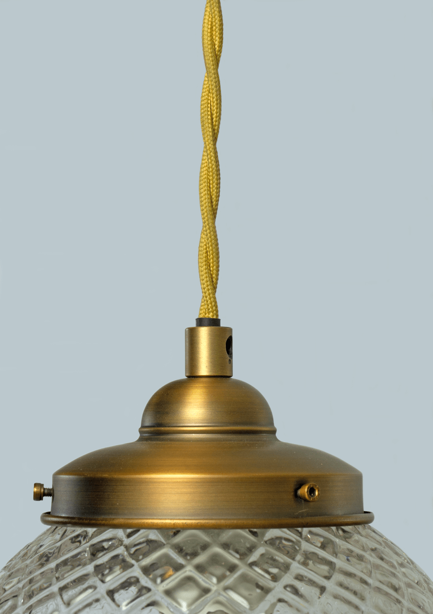 Gatsby Ø15 Antikk messing vinduslampe Fra Aneta Lighting - Gatsby er like dekorativ n&aring;r den er p&aring; som n&aring;r den er av, og er perfekt som stemningsbelysning i vinduet.