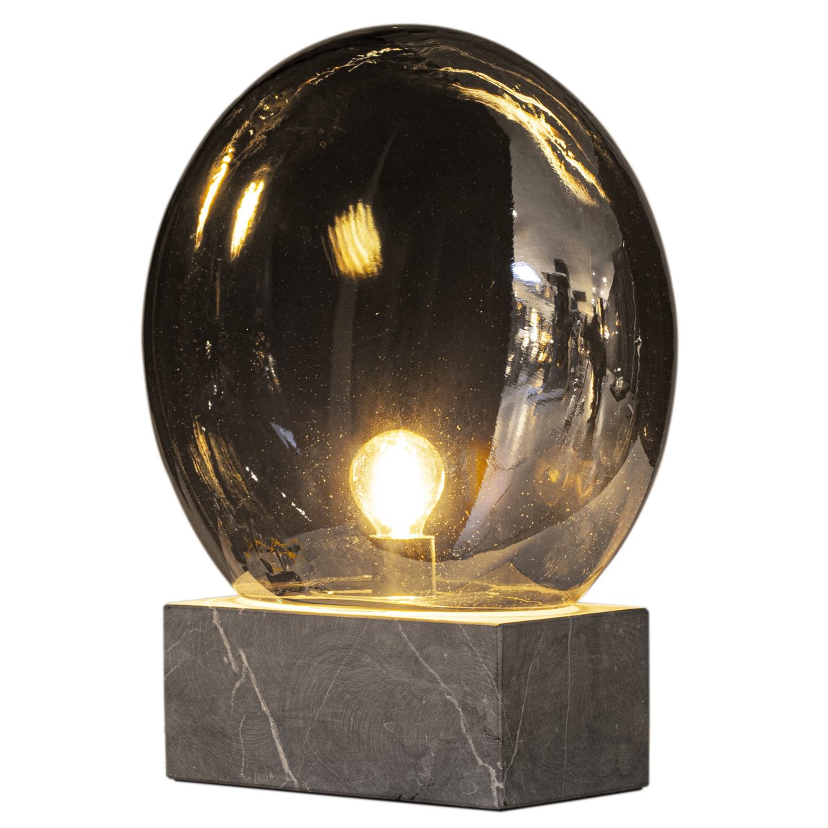 Glori 35cm Røykfarget bordlampe Fra By Rydéns - Glori er en storsl&aring;tt skj&oslash;nnhet med kombinasjonen av marmor og glass.