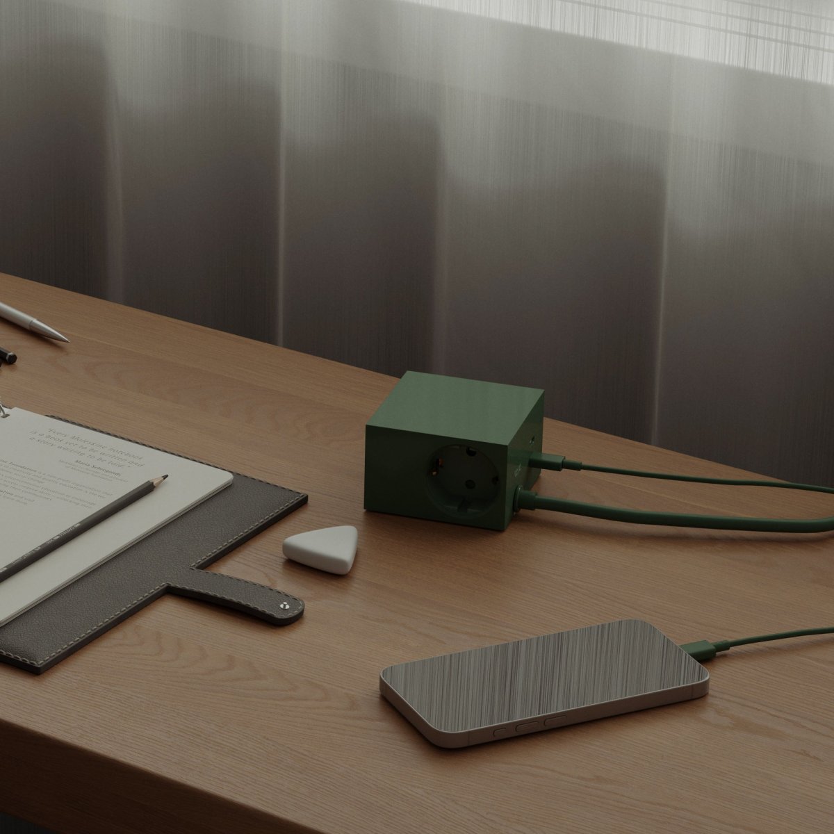 Cuboid+ Mørkegrønn Fra Kord - Cuboid er laget for &aring; gli inn i hjemmet eller kontoret ditt, samtidig som den tilbyr smart funksjonalitet, h&oslash;y fleksibilitet og sin egen identitet.