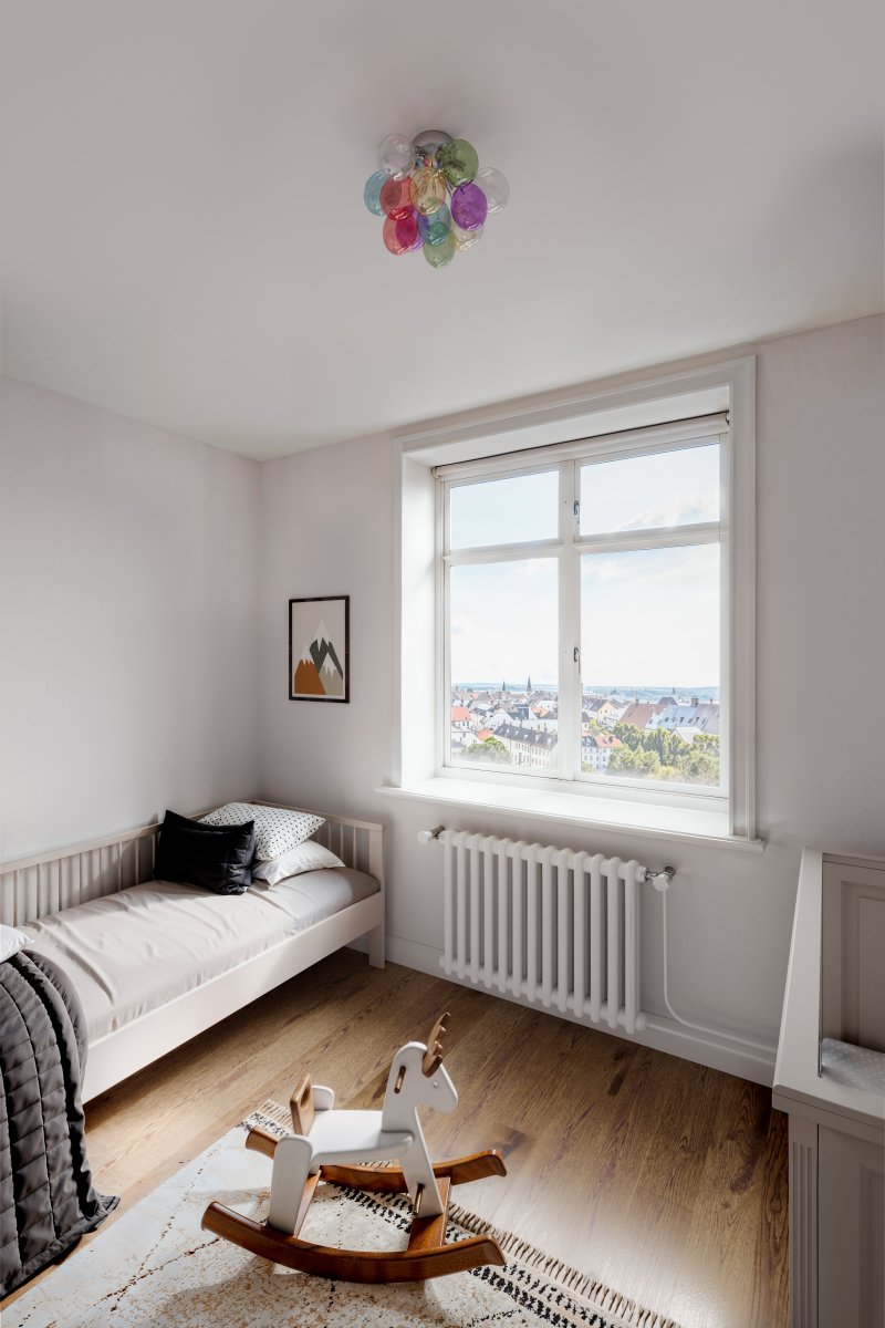 Gross Ø30 Flerfarget plafond Fra By Rydéns - Gross-taklampen er morsom og annerledes i sitt spennende fargevalg.