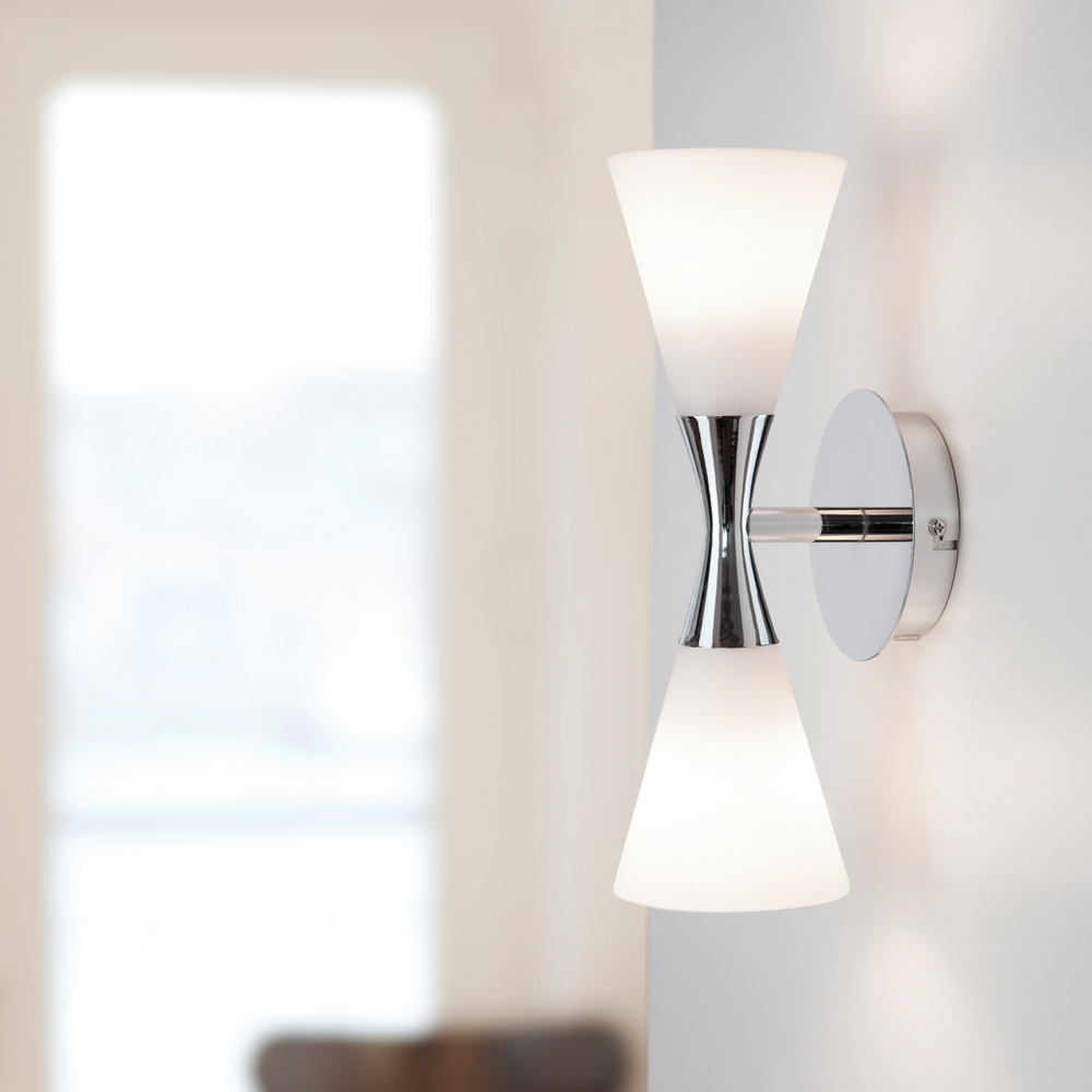 Harlekin duo Krom vegglampe Fra Herstal - Harlekin Duo er en elegant og stilig vegglampe.