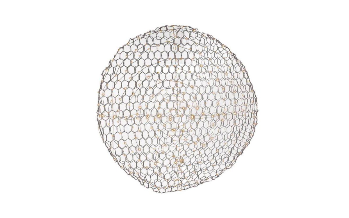 Hayden Svart vegglampe Fra By Rydéns - Gjør veggen uttrykksfull med den trendy og håndlagde Hayden vegglampen, som med sine 300 inkluderte sm&aring; LED-lys lyser opp et rom og gir en glød av mer romslighet.