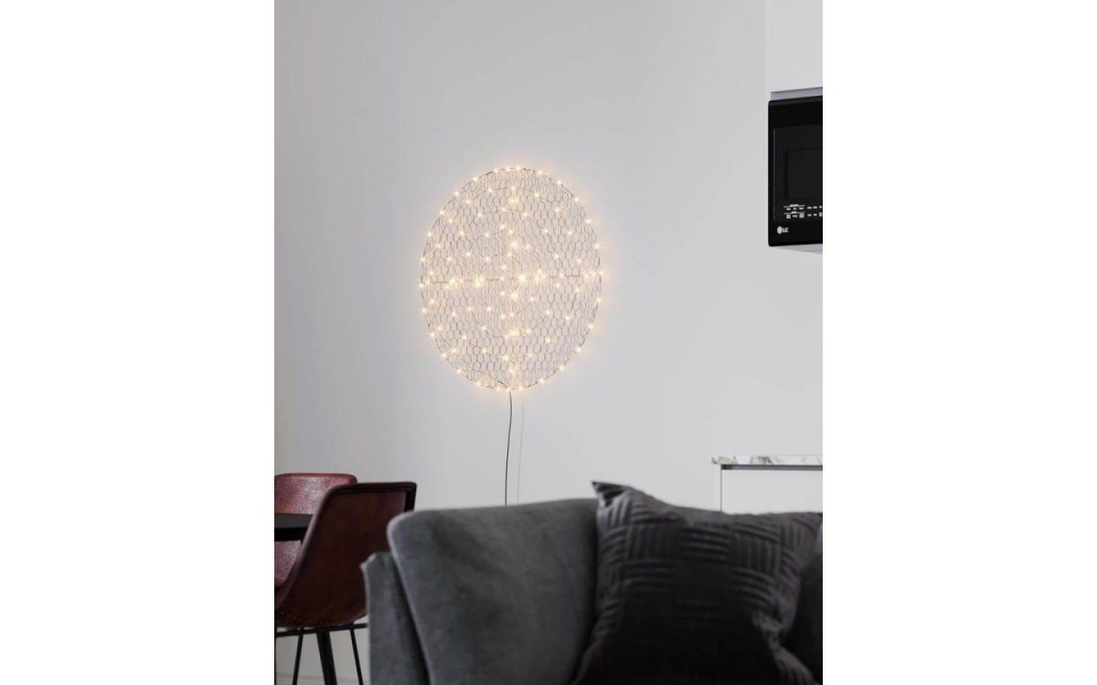 Hayden Svart vegglampe Fra By Rydéns - Gjør veggen uttrykksfull med den trendy og håndlagde Hayden vegglampen, som med sine 300 inkluderte sm&aring; LED-lys lyser opp et rom og gir en glød av mer romslighet.