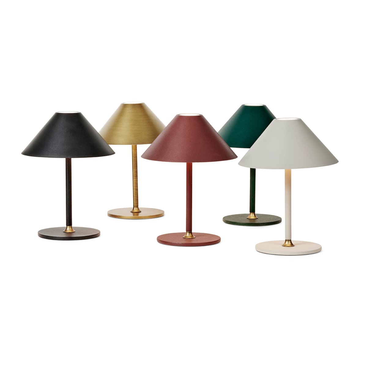 Hygge 20cm Svart bærbar Fra Halo Design - Den er IP54-klassifisert, noe som gjør den egnet for både innendørs og utendørs bruk (den bør imidlertid oppbevares og lades innendørs).