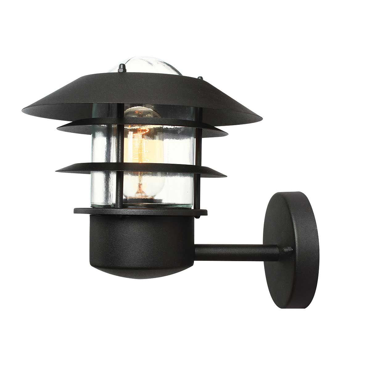 Helsingor Ø22 Svart utendørslampe Fra Elstead Lighting - Tillverkad av rostfritt st&aring;l i svart finish och glas, erbjuder den en slitstark och v&auml;derbest&auml;ndig konstruktion som &auml;r perfekt f&ouml;r fasader, entr&eacute;er och uteplatser.