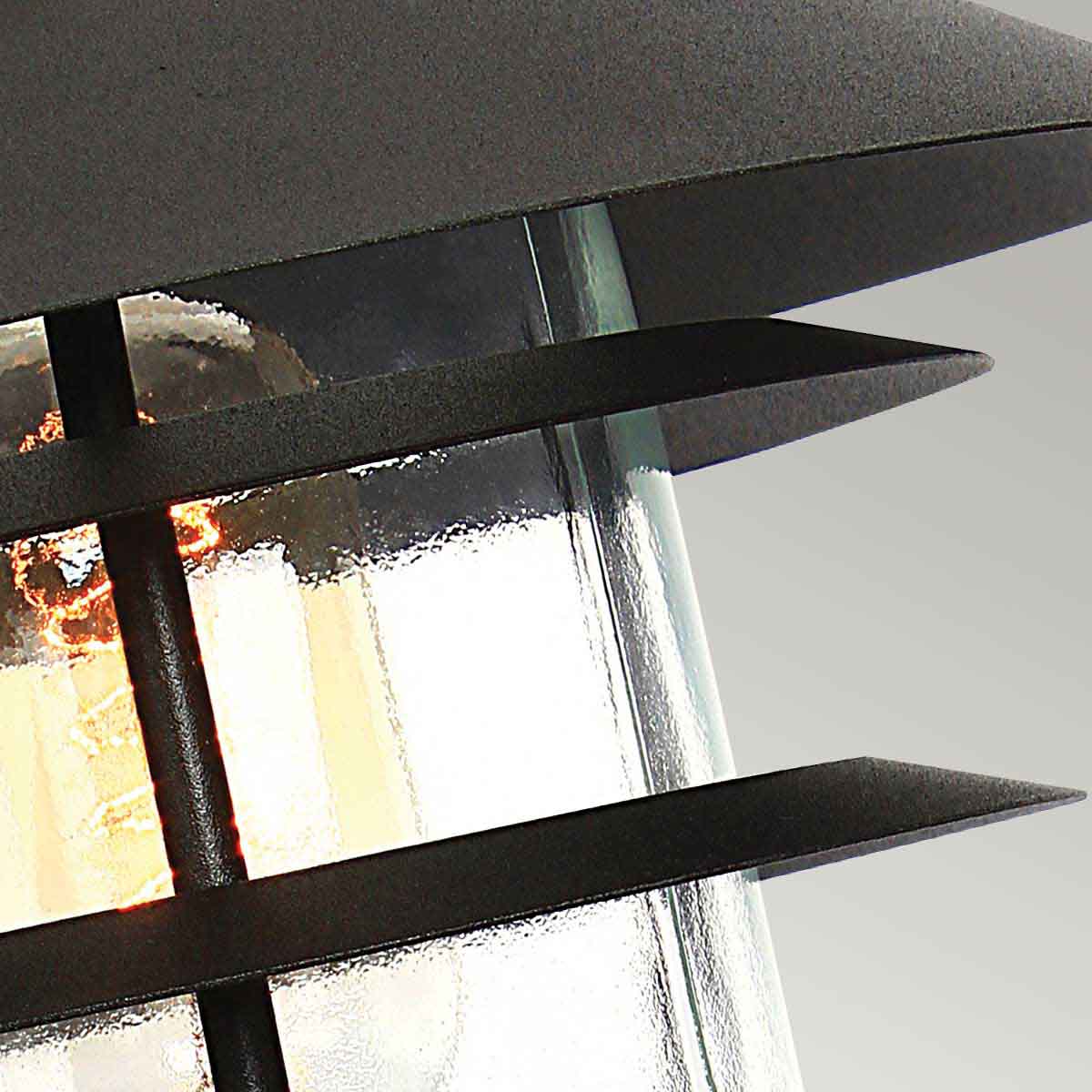 Helsingor 30cm Svart Fra Elstead Lighting - Tillverkad av rostfritt st&aring;l i svart finish och glas, erbjuder den en slitstark och v&auml;derbest&auml;ndig konstruktion som &auml;r perfekt f&ouml;r entr&eacute;er, tr&auml;dg&aring;rdsg&aring;ngar och uteplatser.