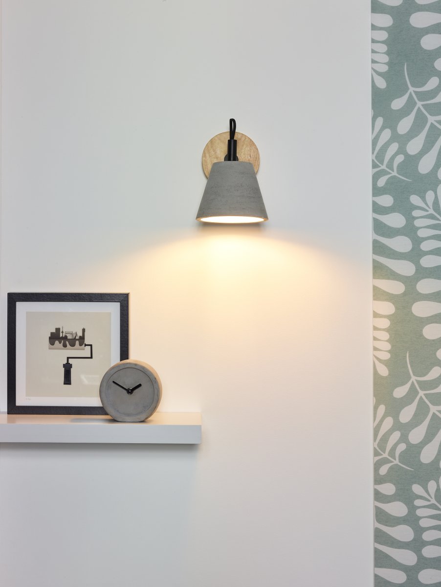 Possio 20cm Grå vegglampe Fra Lucide - Skjermen er laget av gr&aring; betong, noe som gir et rett og industrielt utseende.