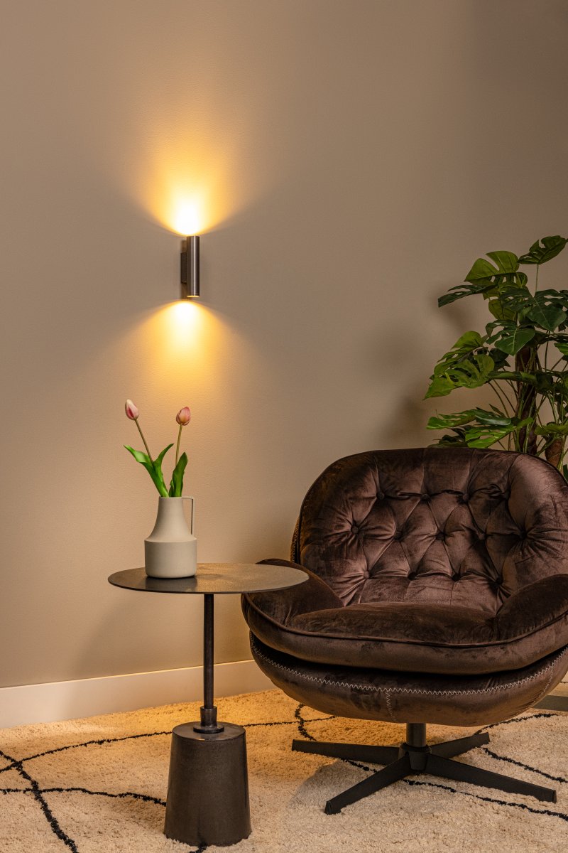 Dupla 18cm Grå vegglampe Fra Lucide - Med b&aring;de oppover- og nedoverlys skaper dupla en varm og stemningsfull atmosf&aelig;re.
