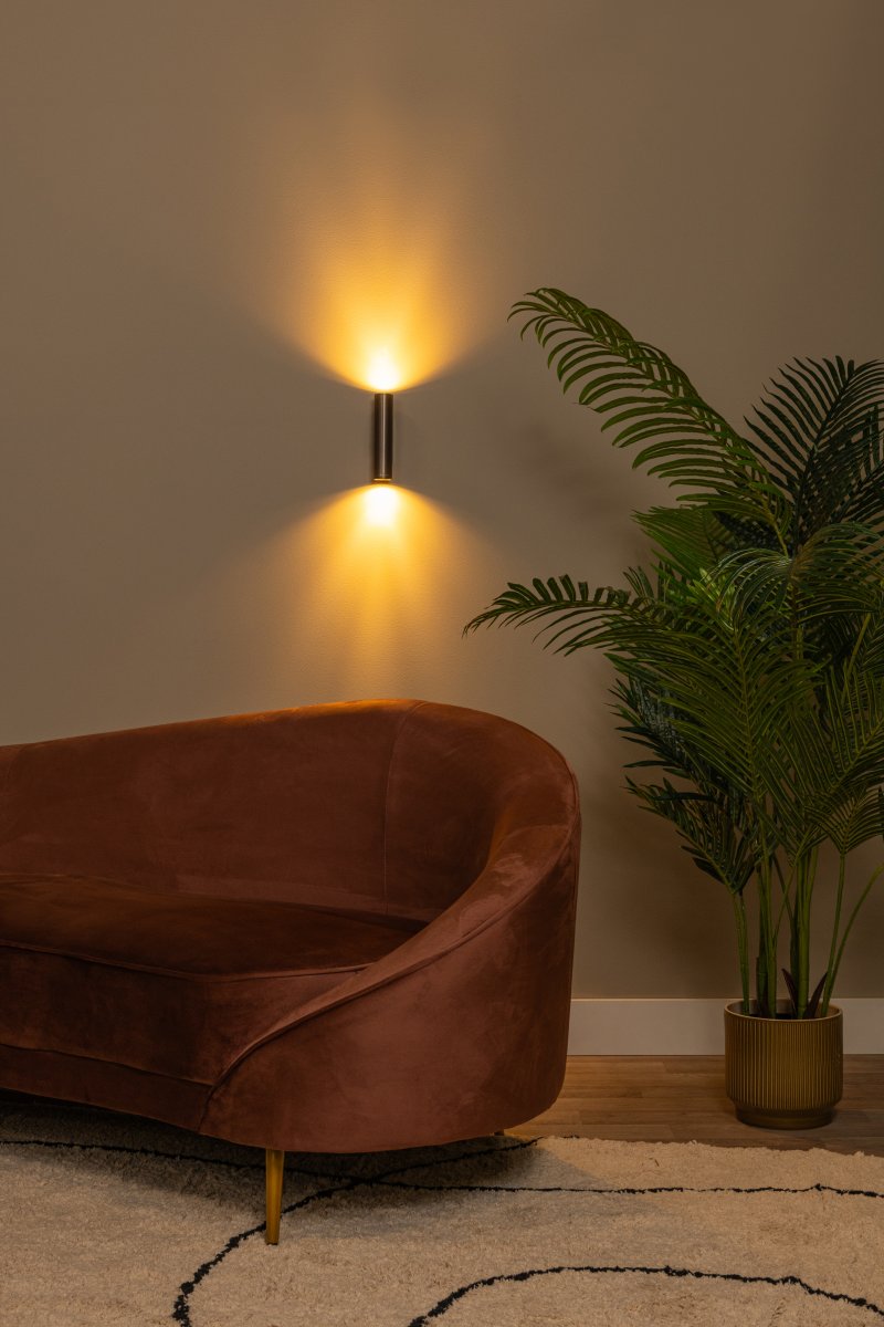 Dupla 18cm Rusten brun vegglampe Fra Lucide - Denne stilige vegglampen i aluminium utstråler minimalistisk eleganse med sin rustbrune finish og er perfekt for stuen, gangen eller soverommet.