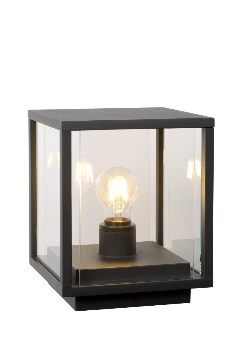 Claire 25cm Svart Fra Lucide - Claire er en stilig portlampe som gir vakker og jevn belysning i hagen.