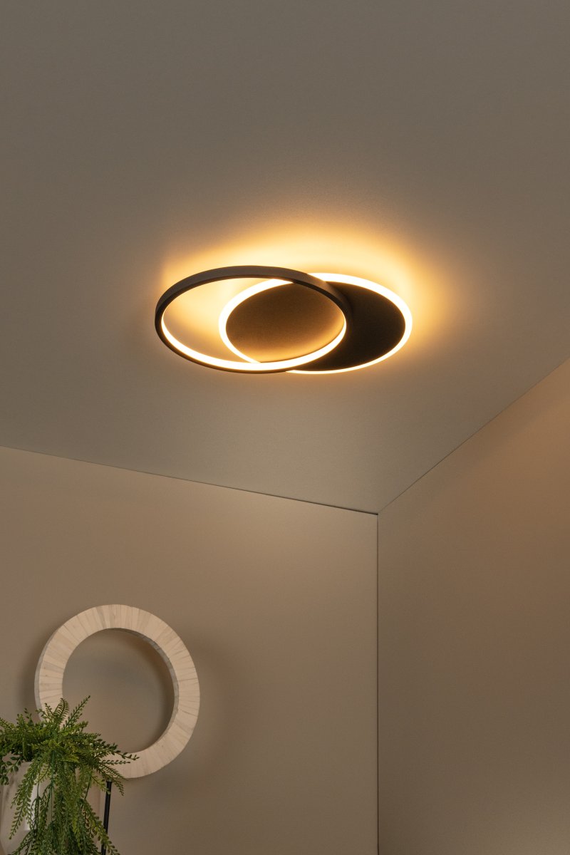 Axelle Ø30 Svart plafond Fra Lucide - Det enkle designet gjør at lampen passer inn i alle typer interiør, samtidig som den sprer et jevnt og behagelig lys.