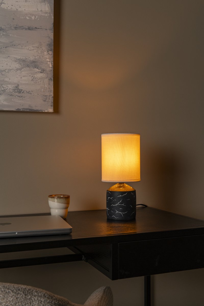 Fran 30cm Svart bordlampe Fra Lucide - Fran passer fint på for eksempel et sidebord, nattbord eller et skrivebord.