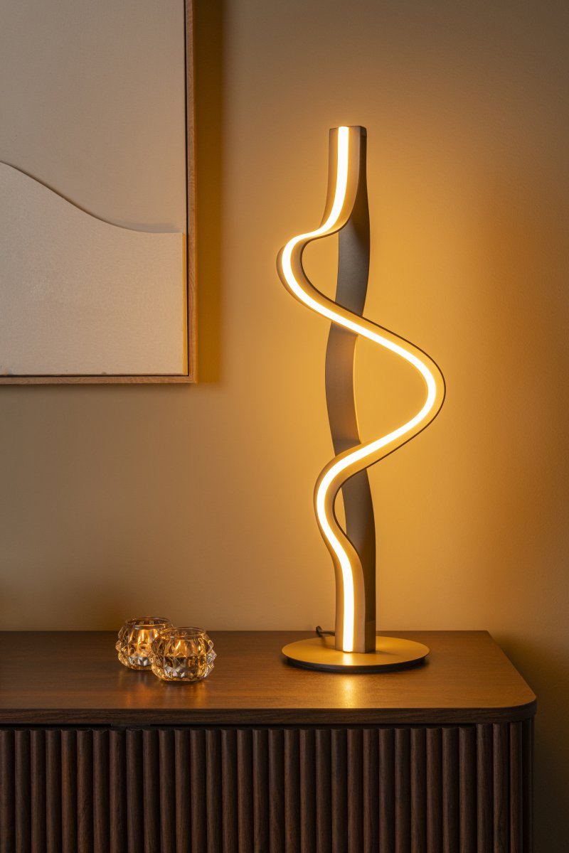 Lambada 60cm Champagne bordlampe Fra Lucide - Plasser Lambada i stuen hvor den fungerer b&aring;de som stemningsbelysning og som en dekorativ interi&oslash;rdetalj med en moderne karakter.